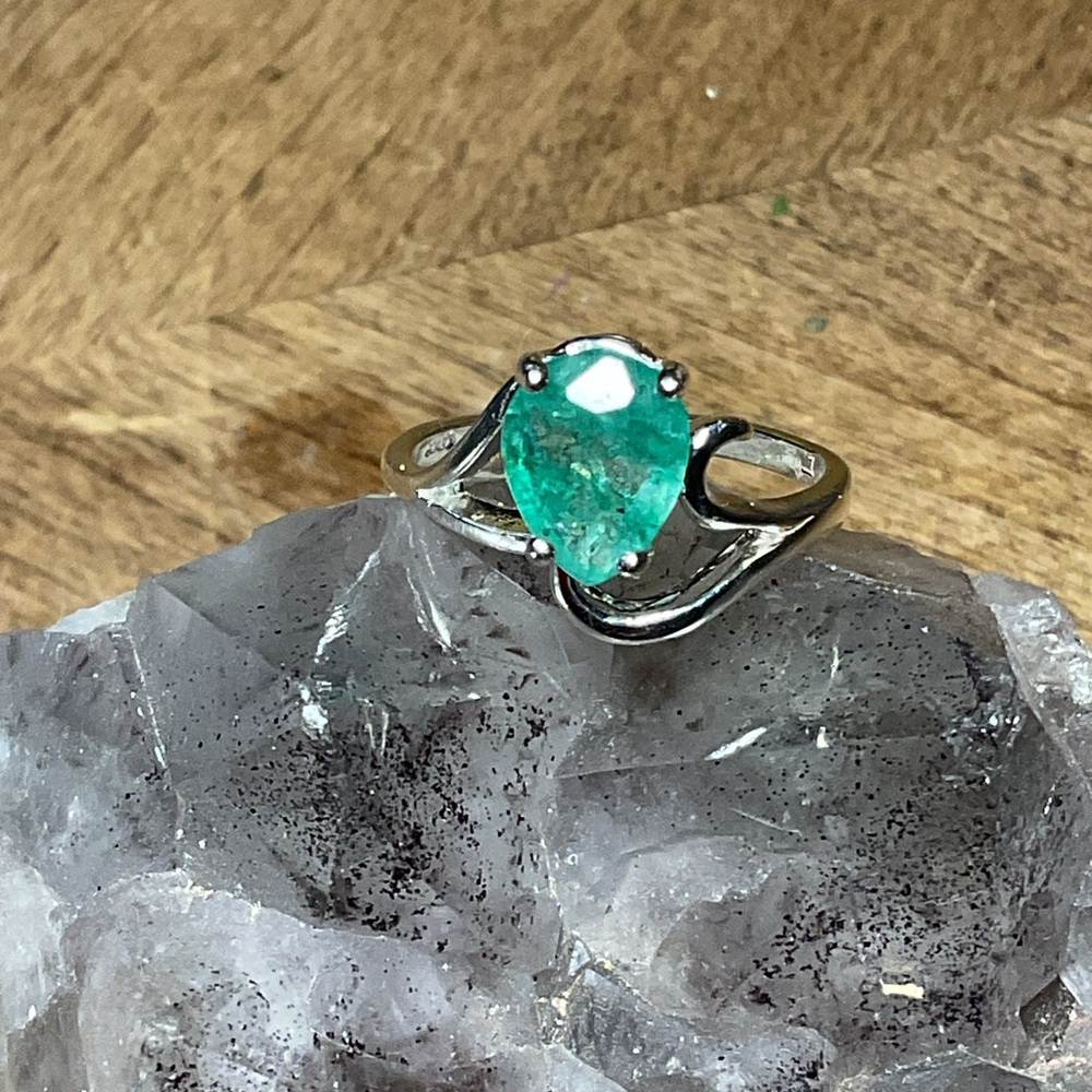 Emerald .925 Silver Ring